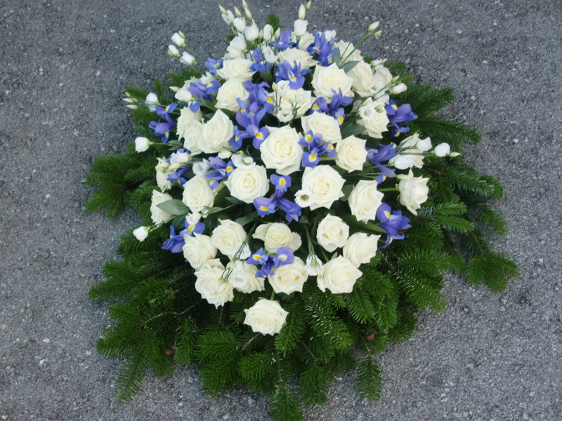 25 Bukett mit weißen Rosen, Iris und weißen Eustoma